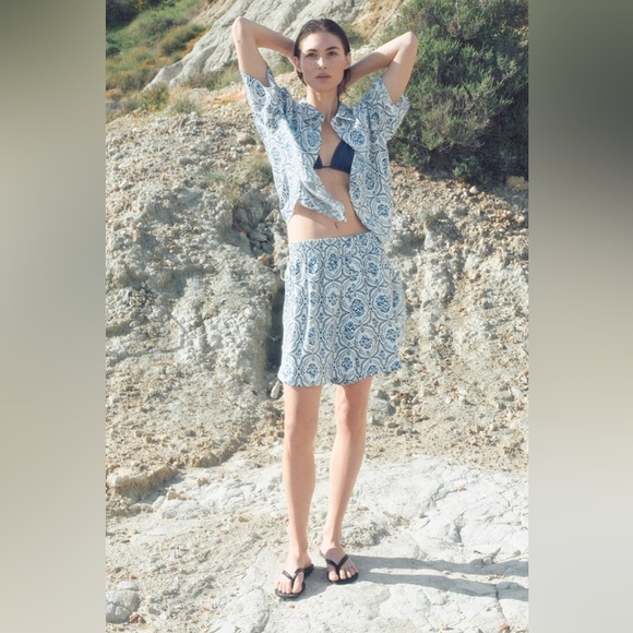 H&M Blue And White Patterned Short Sleeved Twill Button Down Shirt Size Small - Picture 6 of 15